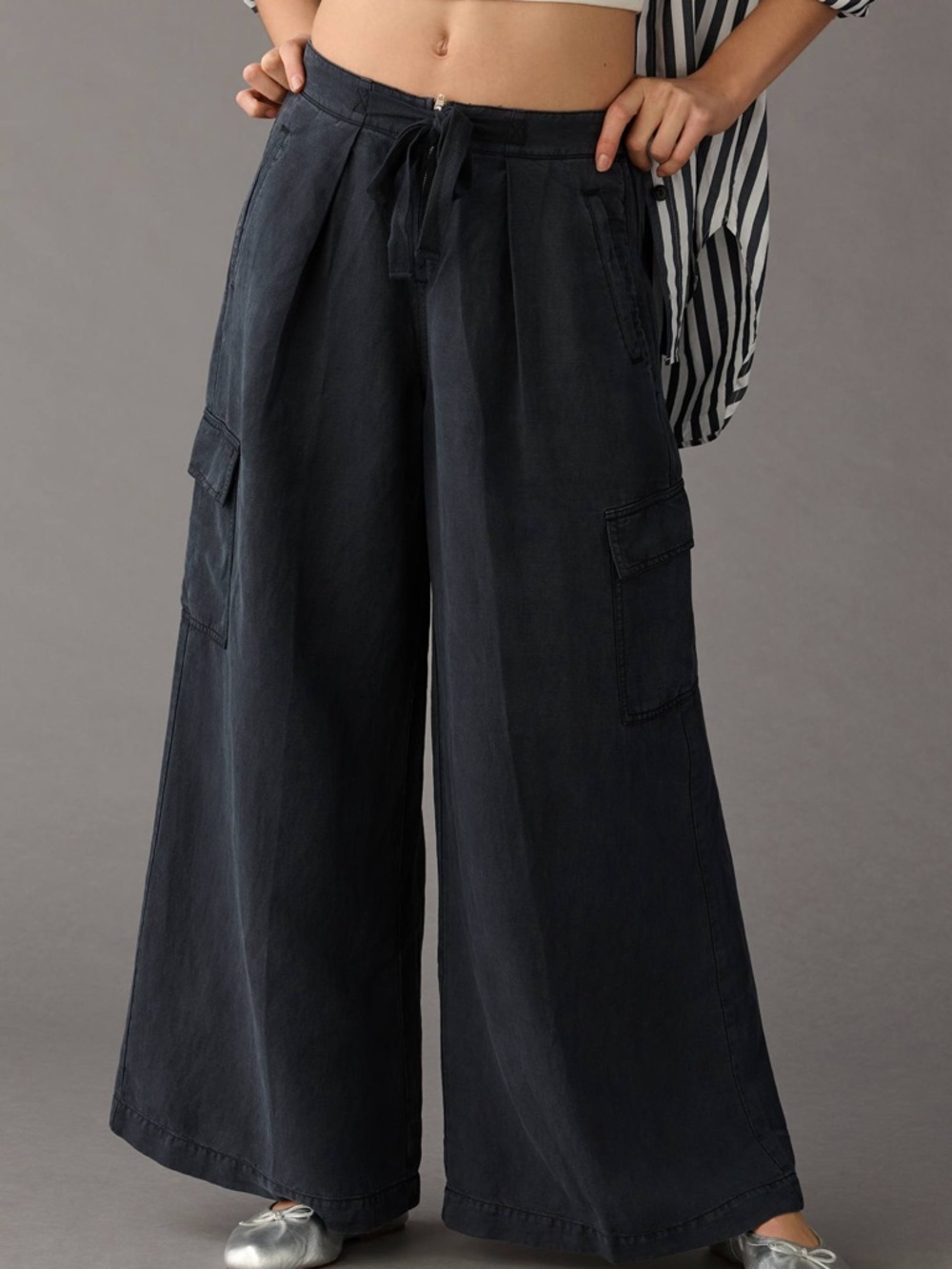 Pilcro Black Wide-Leg Cargo Pants